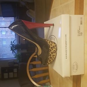 Size 10 Steve Madden Black Patent leather round toe 4' heels